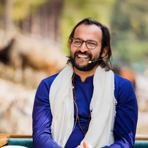 Why Online Yoga Classes with Live Instructors Deliver Better Results